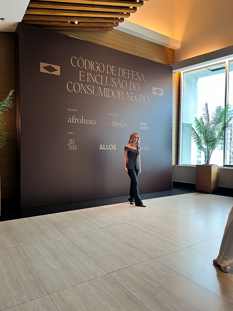Aluguel de backdrop RJ para evento corporativo com estrutura boxtruss